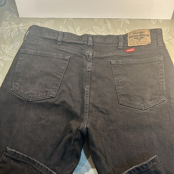 Men’s Relaxed Fit Wrangler Jeans. - Picture 5 of 6